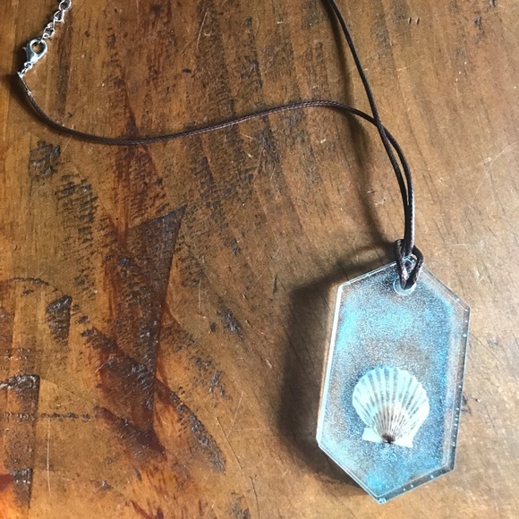 Shell Necklace - Picture 3 of 3